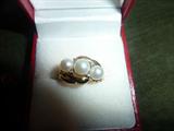 Gold/Pearl Women's ring