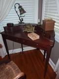 corner desk with curved back