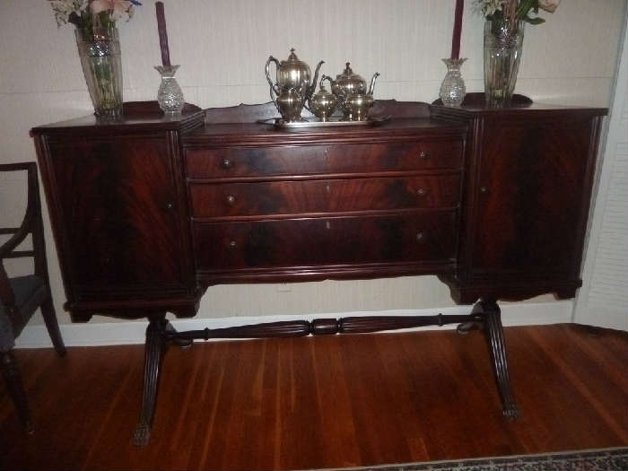 Duncan-Phyfe Buffet/sideboard/server
