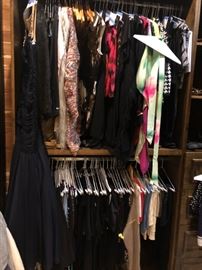 Tons of womens clothes - size 6-8 Fabulous!