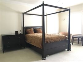 Baker Furniture Queen Poster Bed Umber Finish, Nickle Plated Finials 