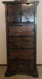 Dresser/Lingerie Chest