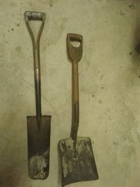 2 antique shovels with single piece handles