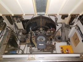 Rowe AMI  Phonograph, 1975, Model R-74, Arlington, 200 Selection, 33 1/3 - 45 rpm