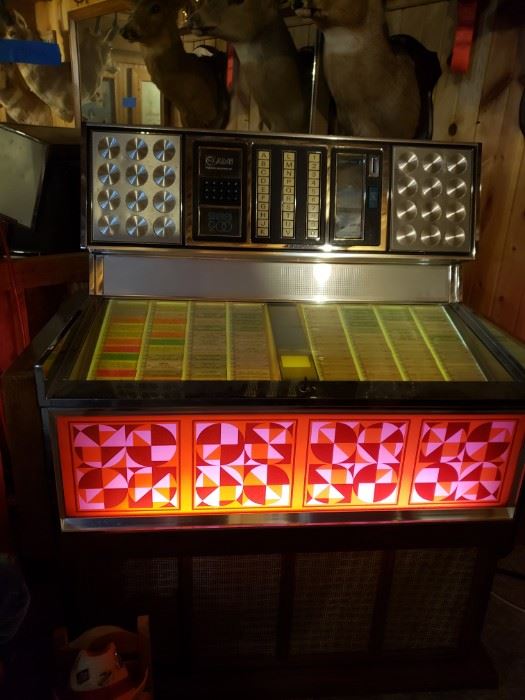 Rowe AMI  Phonograph, 1975, Model R-74, Arlington, 200 Selection, 33 1/3 - 45 rpm