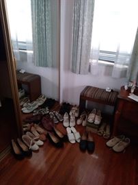 Ladies shoes size 8.