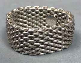 Lot 526 TIFFANY  CO Sterling Silver Somerset Ring. Size 