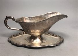 Lot 507 900 Silver INDUSTRIA PERUANA Hammered Gravy Boat.