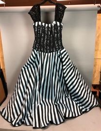 Lot 606 PILAR ROSSI COUTURE Evening Formal Gown. Size 14.