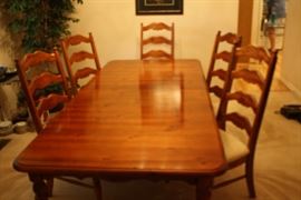 Broyhill Dining Table with 6 Chairs