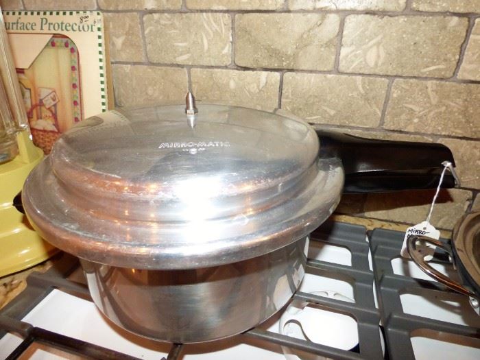 Large size Mirro-Matic Pressure cooker