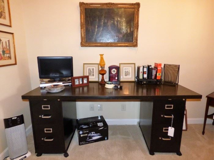 Desk of 2 file cabinets & top