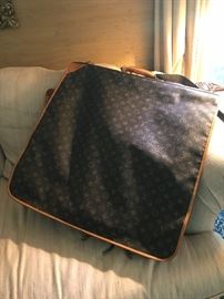 Louis Vitton Garment bag like new 