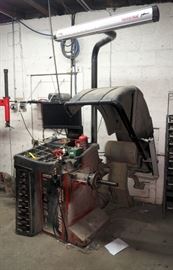 Hunter Engineer Co. Road Force Touch Tire Balancing Machine, Model # GSP9700