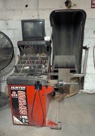 Hunter Engineer Co. Road Force Touch Tire Balancing Machine, Model # GSP9700