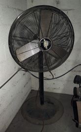 Lakewood 30" Commercial Pedestal Fan
