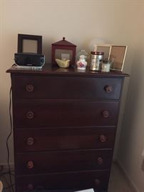 Chest with twin beds