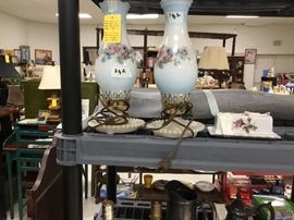 Pair of lamps & butter dish with roses