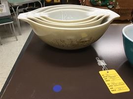 More great Pyrex bowls this time!