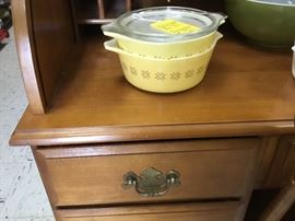 Pyrex bowls & lid