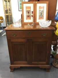 Entry cabinet