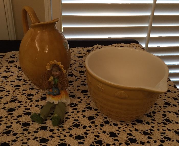 Ceramic Bee Design Measuring Bowl, Pottery, Sunflower Girl