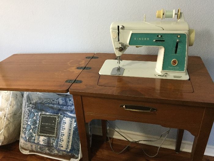 Singer Sewing Machine with Cabinet, Quilts
