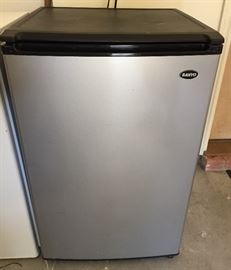 College Dorm Style Refrigerator