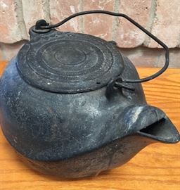 Vintage Cast Iron Kettle/Tea Pot FT