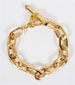 18KT YELLOW GOLD AND 0.30CT CABOCHON CUT SAPPHIRE, CHAIN LINK TOGGLE BRACELET, W 1 1/4", L 8 3/4"
Lot # 0011 