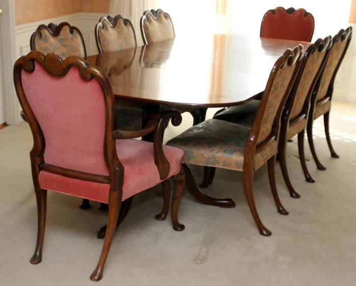 QUEEN ANNE-STYLE MAHOGANY DINING SET, TABLE AND EIGHT CHAIRS, 9 PCS., H 28 3/4", W 50", L 92"
Lot # 0097 