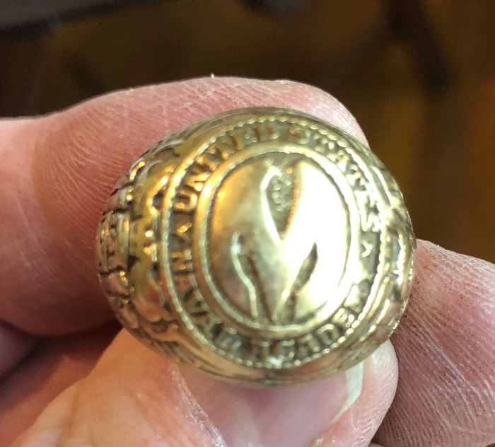 United States Naval Academy signet class ring circa 1946 - 14K gold