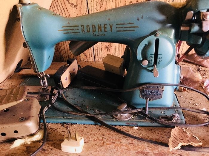 Vintage Rodney Deluxe sewing machine made in Japan