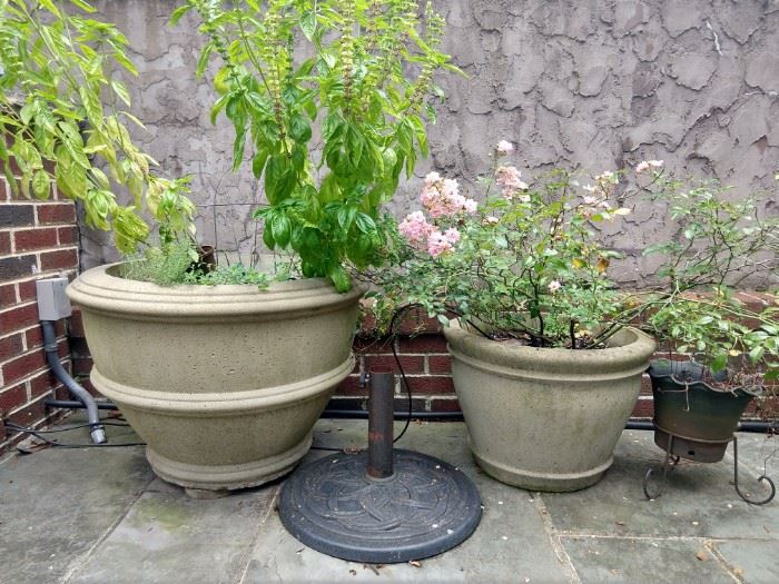 LARGE (heavy) concrete pots.