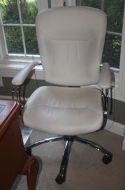 LEATHER OFFICE CHAIR