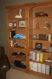 BROYHILL BOOK SHELF