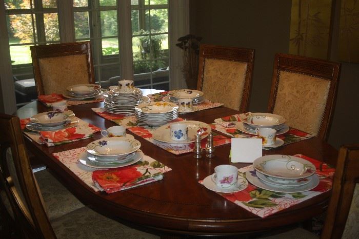 WESTBURY COURT DINNERWARE 'LYRICAL BLOOMS'
