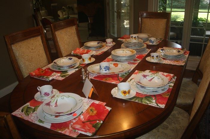 WESTBURY COURT DINNERWARE 'LYRICAL BLOOMS'