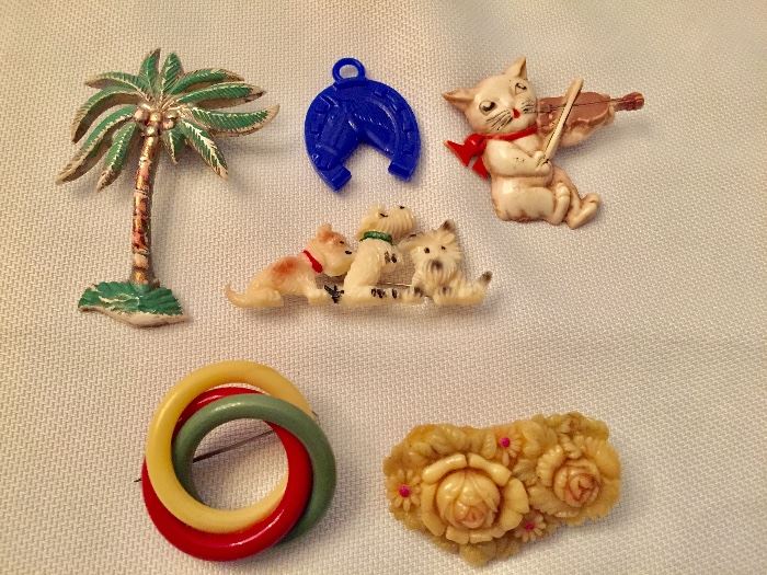 Vintage pins, bakelite circle pin