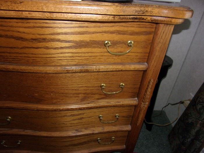 Vintage-look 6 drawer dresser with tri-fold mirror. Matches 5 drawer dresser with mirror and 7 drawer dresser w/o mirror.