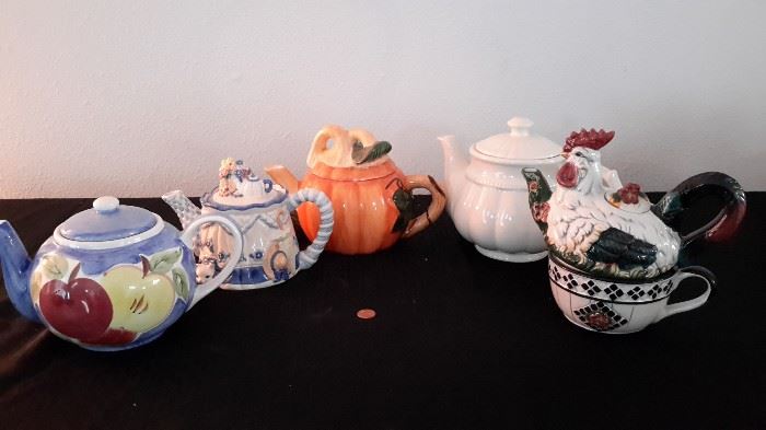 Lots of tea pots! (more not pictured)