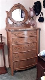 Vintage-look oak 5 drawer dresser with mirror. Matches 7 drawer dresser w/o mirror and 6 drawer dresser with tri-fold mirror.