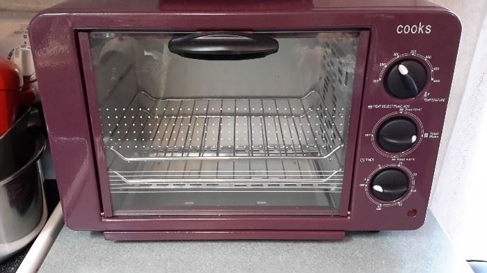 Cooks toaster oven, like new.