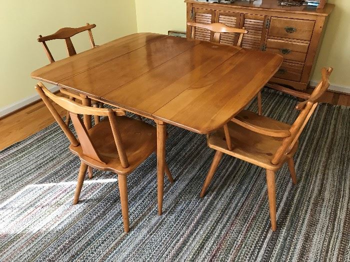 Cushman Colonial Creations Drop leaf table - 4 chairs (2 Captains) and 2 Leaves - $ 450.00