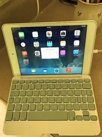 Ipad mini - $ 100.00