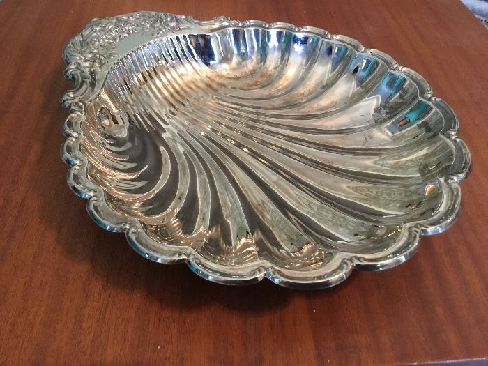 Great plate shell tray.