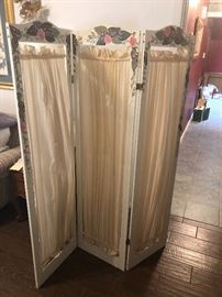 Dressing screen divider