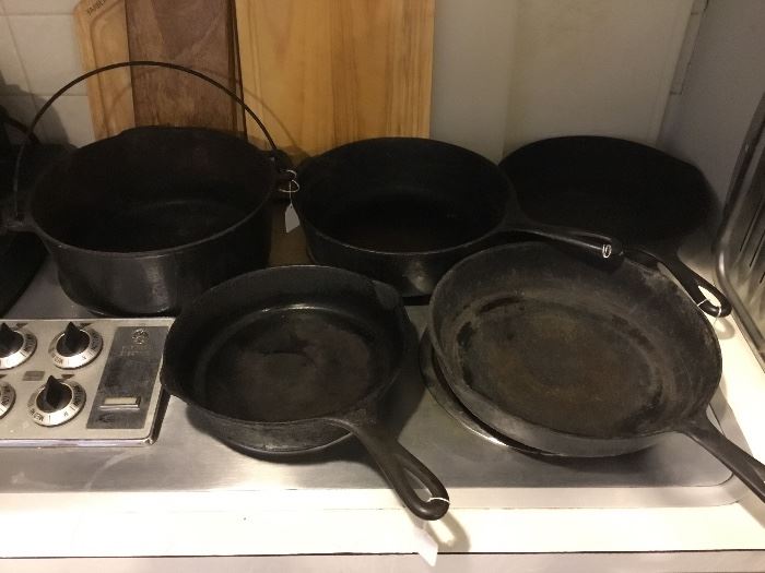 Wagner ware Sidney cast-iron fry pan