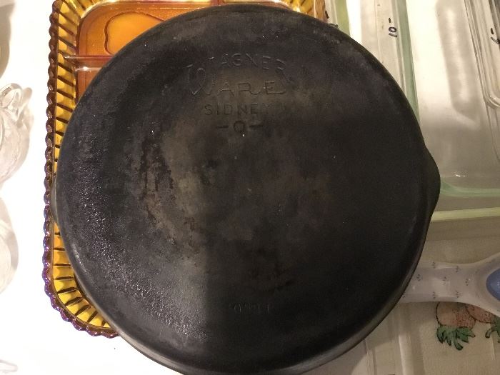 Wagner ware Sidney cast-iron fry pan