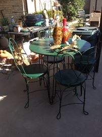 Parisian-style table and 4 chairs